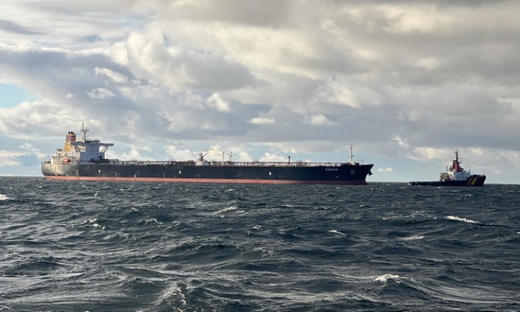 Турски танкер с руски петрол е ударен край Сенегал — обстрел или саботаж?